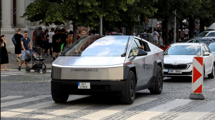 Tesla Cybertruck este „prea mare și prea ascuțit” pentru drumurile europene. Activiștii cehi scriu Comisiei Europene să „le elimine de pe drumuri”