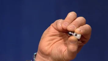 Un robot de mărimea unui bob de orez revoluționează livrarea medicamentelor în corp