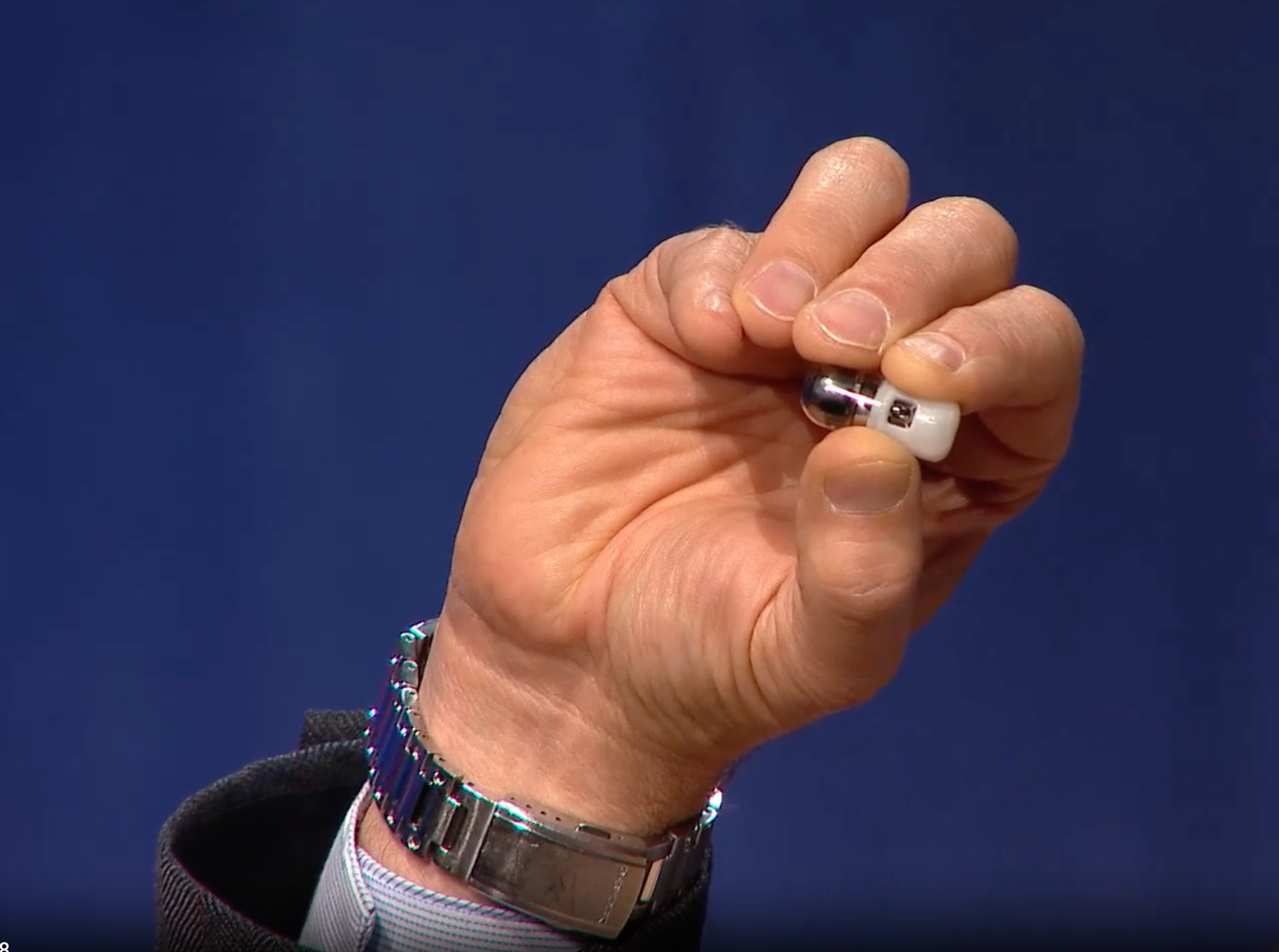 Un robot de mărimea unui bob de orez revoluționează livrarea medicamentelor în corp