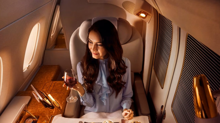 Caviar și galerii de artă în zbor. Cum redefinesc companiile aeriene luxul la înălțime