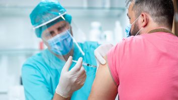 Atitudinea față de vaccinare depinde de flexibilitatea cognitivă. Adrian Marinescu: „Educația ne ajută să avem și o educație medicală”