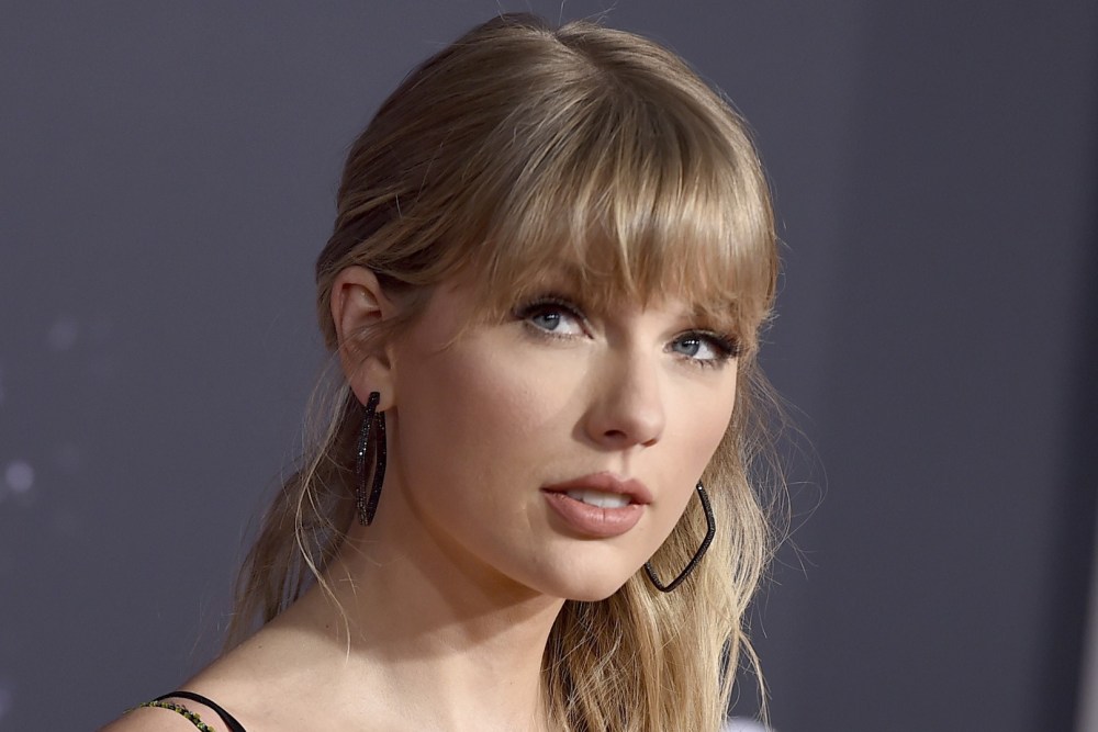 Taylor Swift a donat peste două milioane de dolari organizațiilor caritabile, de sărbători