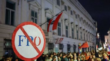 Mii de persoane protestează la Viena după victoria extremei drepte în alegerile din Austria