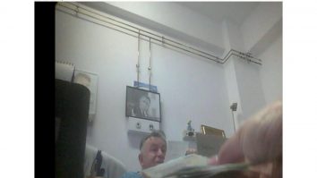 Imagini cu Nelu Tătaru în timp ce ia mită. Fostul ministru al Sănătăţii este acuzat de 57 de acte de corupţie