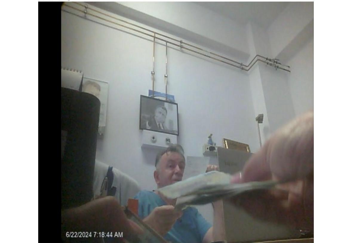 Imagini cu Nelu Tătaru în timp ce ia mită. Fostul ministru al Sănătăţii este acuzat de 57 de acte de corupţie