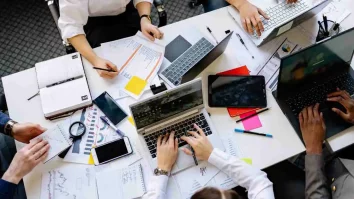 STUDIU. Angajații se tem cel mai mult de șeful lor. Ce alte frici mai au românii când vine vorba de job