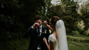 „Kama Muta” este noua emoție care explică de ce plângem de fericire. Cum ne influențează relațiile și comportamentul