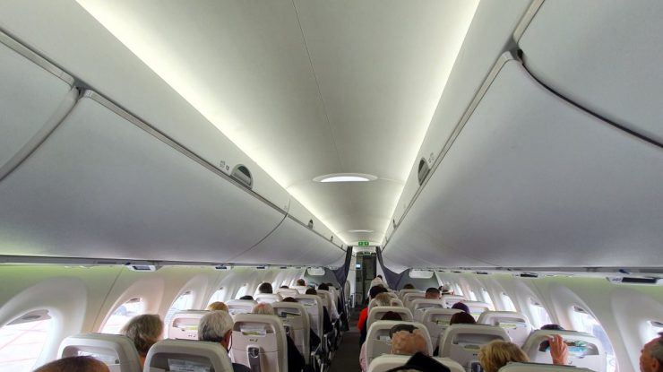 Turiştii români au investit 1,2 miliarde de euro în bilete de avion în vara acestui an