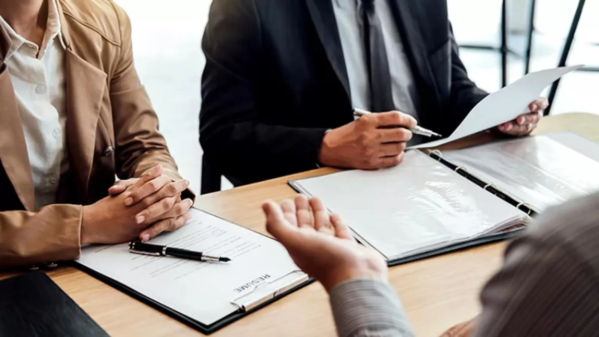 Ce așteptări au românii de la job? Locul de muncă ideal îmbină un salariu corect, program de lucru flexibil și colegi competenți