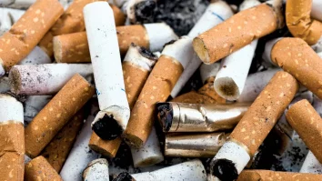 Britanicii nu mai vor să interzică fumatul în aer liber. Cluburile dau faliment fără fumători