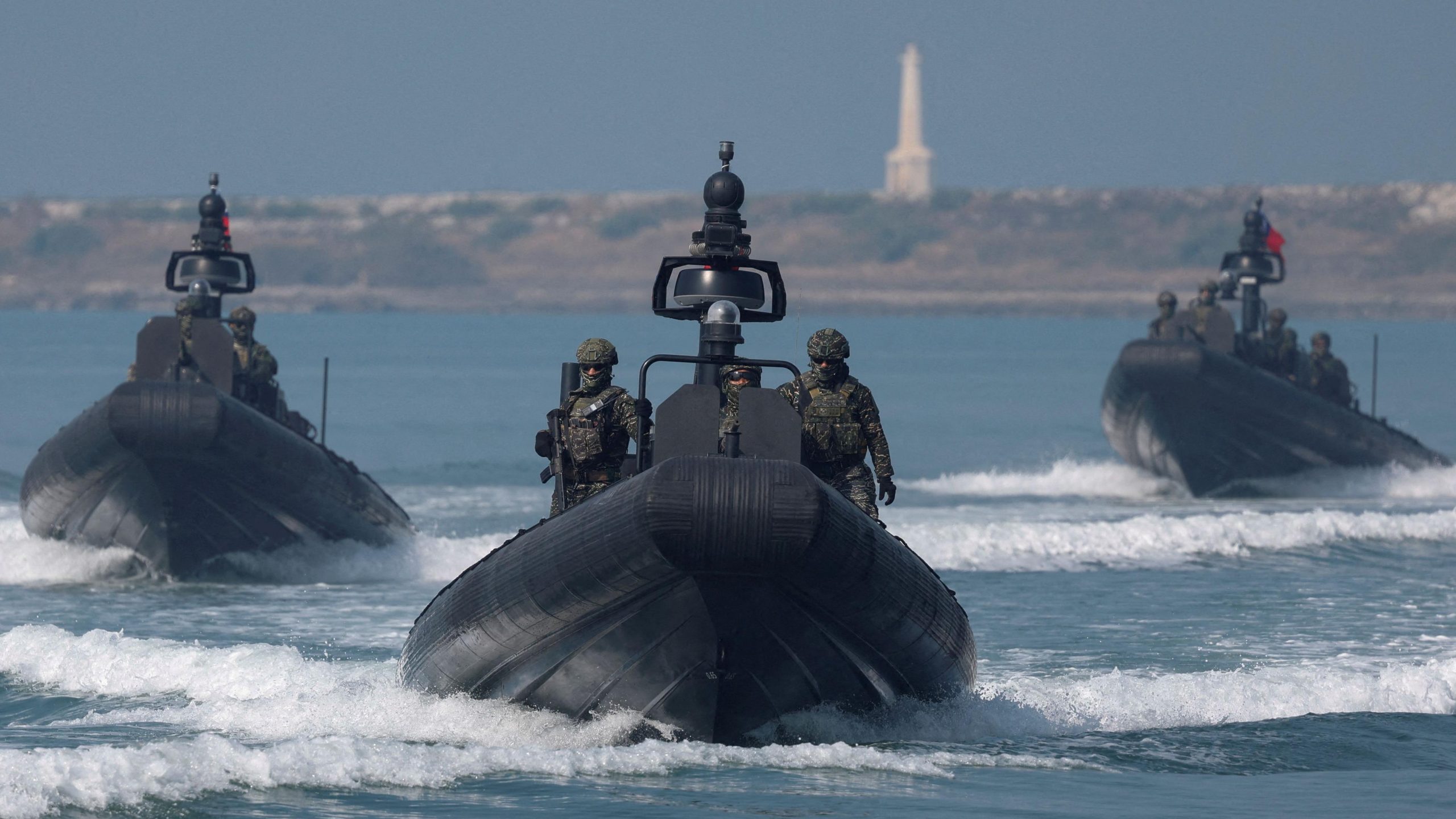 China lansează exerciții militare masive în jurul Taiwanului. Președintele taiwanez declară că este o instigare la violență