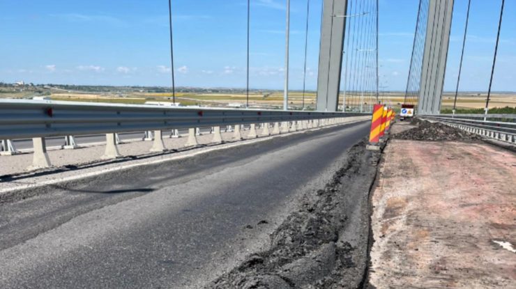 Golden Gate de România intră din nou în reparații. Podul de la Brăila va fi asfaltat pentru a patra oară, la un an de la inaugurare