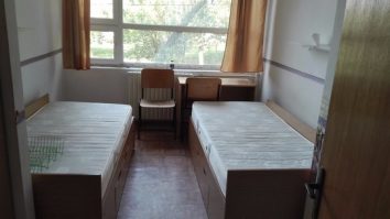 O studentă a ajuns la dermatologie după ce a fost mușcată de ploșnițe într-un cămin din Grozăvești. Universitatea susține că au fost făcute dezinsecții recent