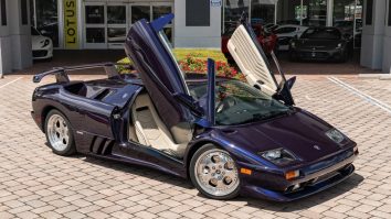 VIDEO. John Cena își vinde replica Lamborghini Diablo, la care a lucrat 20 de ani. Care e prețul de pornire