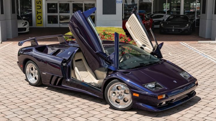 VIDEO. John Cena își vinde replica Lamborghini Diablo, la care a lucrat 20 de ani. Care e prețul de pornire