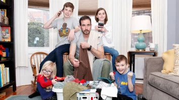 STUDIU. În spatele fiecărei femei puternice e un bărbat casnic. Tot mai mulți soți aleg să rămână acasă