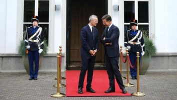 Jens Stoltenberg a predat oficial puterea de Secretar General al NATO lui Mark Rutte