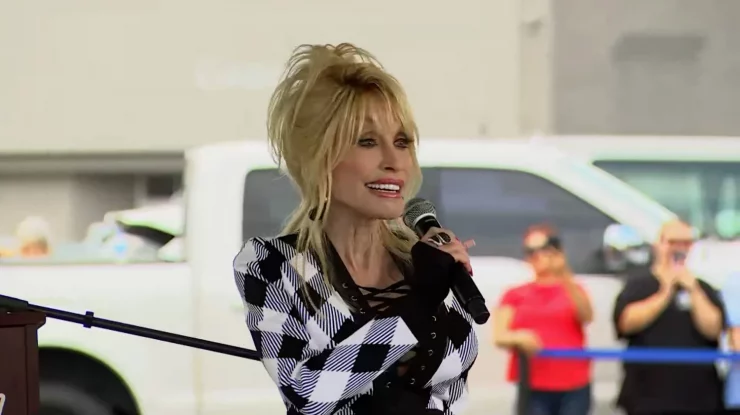 Dolly Parton donează 1 milion de dolari pentru victimele uraganului Helene