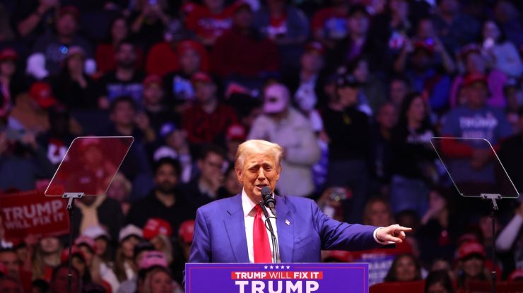 Trump îl atacă pe Biden, acuzat că i-a numit pe susținătorii MAGA „un gunoi”. Cum se apără Casa Albă