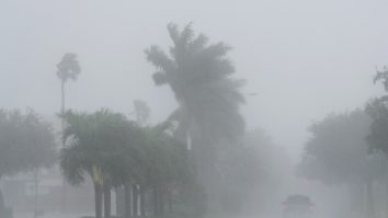 Uraganul Milton a lovit azi-noapte Florida. Peste trei milioane de locuințe și afaceri au rămas fără energie electrică