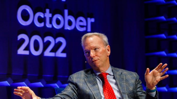 Fostul CEO al Google, Eric Schmidt, îndeamnă armata SUA să înlocuiască tancurile „inutile” cu drone