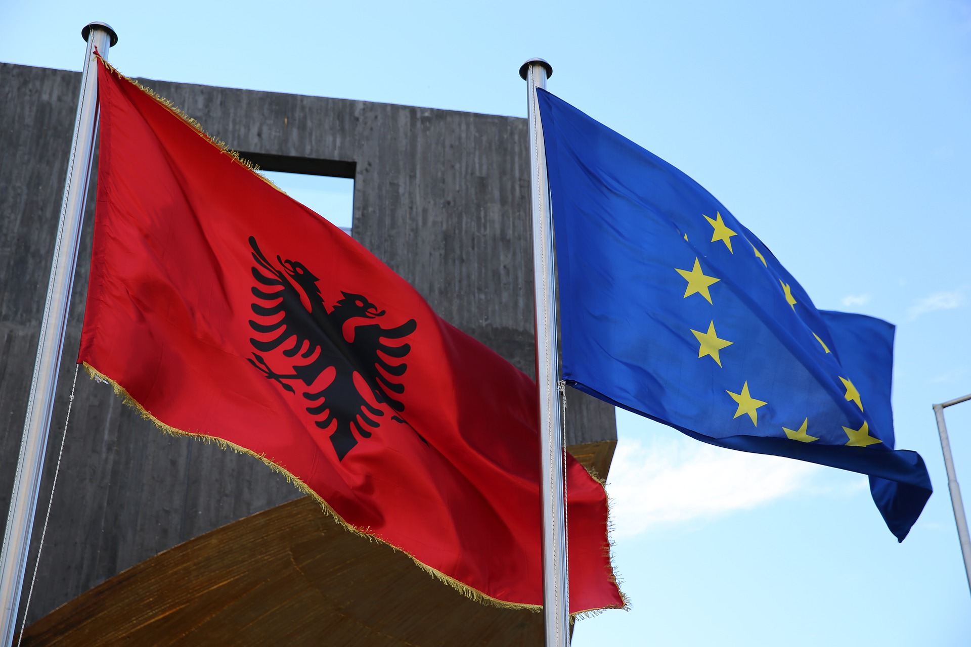 Albania începe negocierile oficiale pentru aderarea la UE. Cât timp va dura până va deveni membru al blocului comunitar