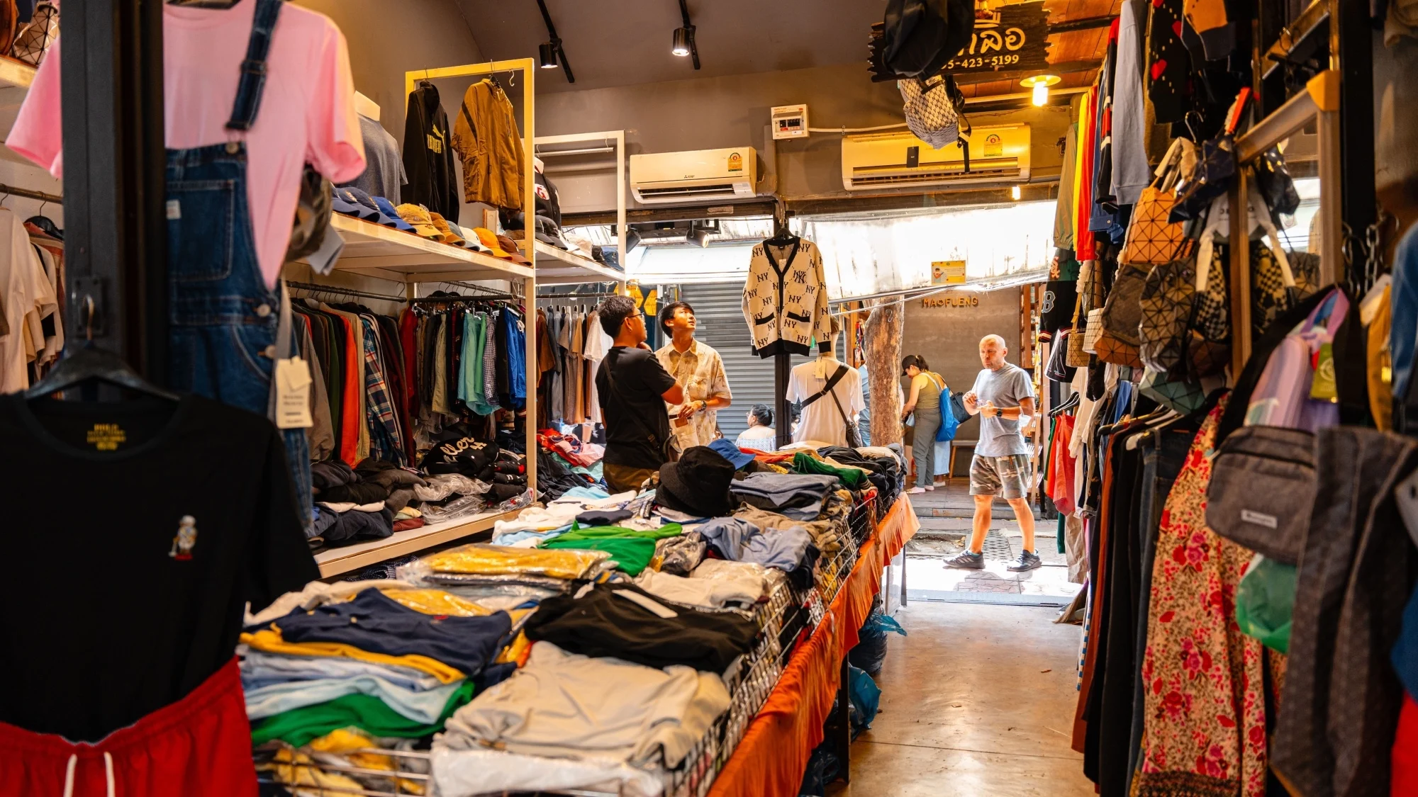 De la second-hand la vintage. Cum modelează sustenabilitatea comportamentul de cumpărare al Generației Z