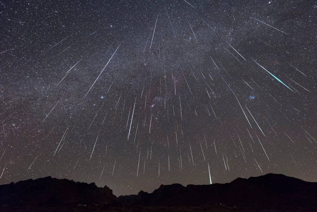 Cerul îți oferă surprize de sfârșit de an. Cometa Atlas și ploaia de meteorii Geminide vor putea fi văzute cu ochiul liber