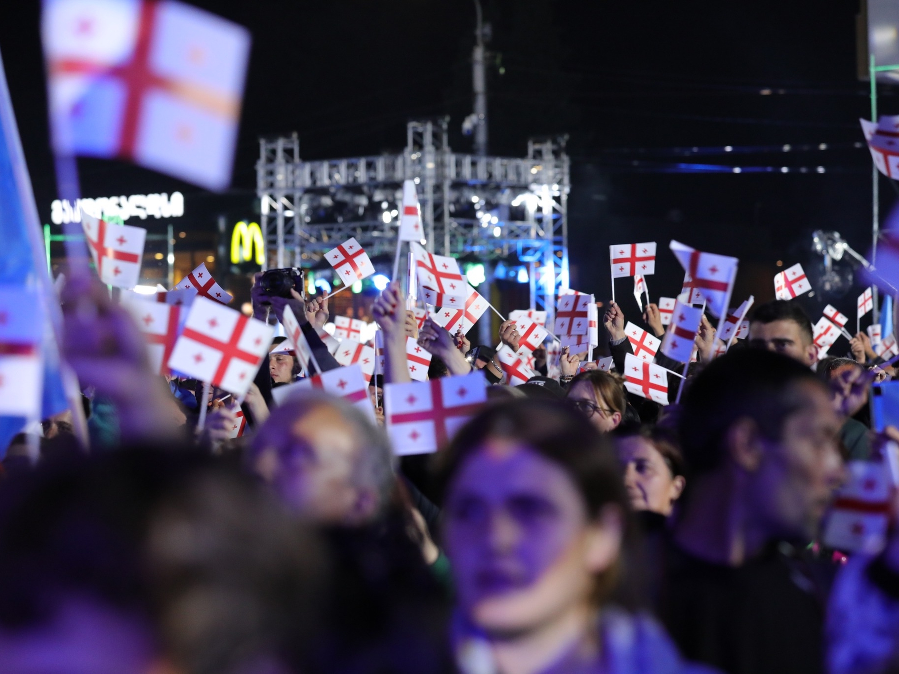 Georgienii își votează viitorul. Se va îndepărta sau nu Georgia de Occident?