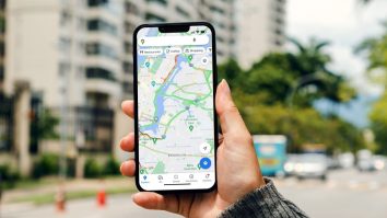 Google introduce A.I. pe Maps și Waze. Cum îi ajută pe șoferi noile funcții