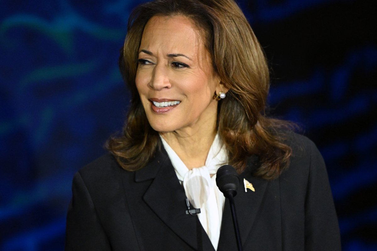 Kamala Harris iese la atac cu doar câteva ore înainte de dezbaterea Walz-Vance: Vârsta lui Trump și extremismul lui Vance sunt ținte în noua reclamă