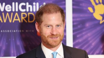 Prințul Harry sărbătorește „micile legende” la premiile caritabile din Londra