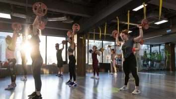 OMS: Sportul zilnic practicat timp de 20-25 minute crește nivelul de endorfine și te ajută să fii fericit