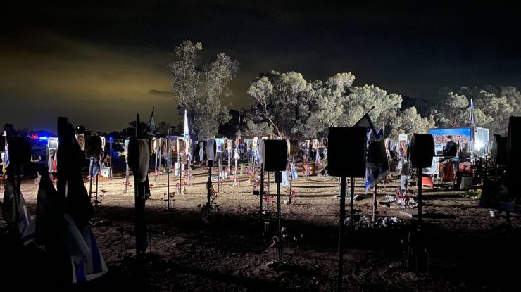 Israelienii se adună la locul festivalului Nova, unde Hamas a ucis sute de oameni. Co-fondator: „O zi lungă care nu se termină niciodată”