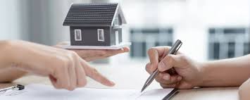 Numărul creditelor ipotecare a scăzut cu 3.800 în ultimul an. Imobiliarele agită politica înainte de alegeri