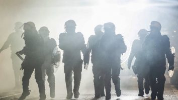 Un cuplu a vrut să-și surprindă fiica de 16 ani cu o petrecere. 400 de invitați și-au făcut apariția. De ce a intervenit poliția