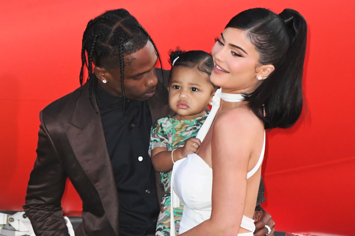 Kylie Jenner dezvăluie regulile stricte de parenting pe care ea și Travis Scott le au pentru Stormi și Aire
