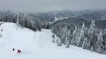 Ministrul Turismului vrea să transforme Sinaia într-o stațiune ca în Austria. Oprea uită de cozile kilometrice care se formează spre munte