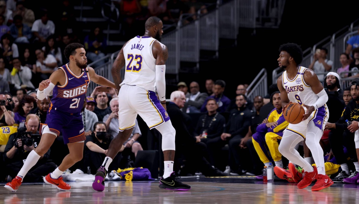 LeBron James și Bronny James fac istorie. Aceștia sunt primul duo tată-fiu care joacă împreună în aceeași echipă în NBA