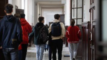 Deca impune noi regulamente interne în școli. Ce trebuie să știe elevii și părinții