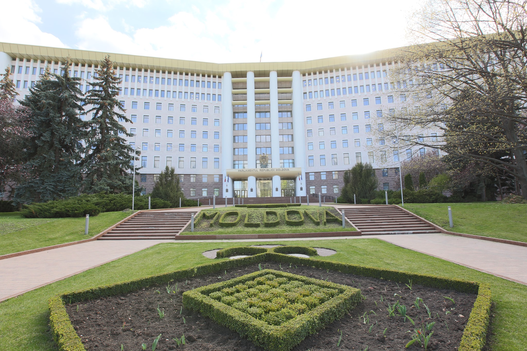 Atac cibernetic asupra Parlamentului Republicii Moldova, înainte de alegerile prezidențiale și de referendumul pentru aderarea la UE. Interferența Kremlinului crește