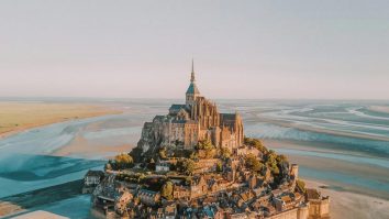 Unde mergi azi? În Franța, la Mont Saint Michel. Descoperă minunea din Occident!