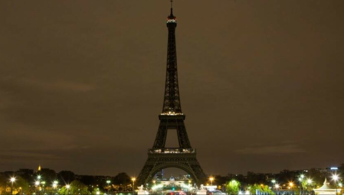 Luminile Turnului Eiffel au fost stinse, ca omagiu pentru 7 octombrie