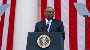 Șeful Pentagonului cere Iranului să pună capăt schimbului de atacuri cu Israelul