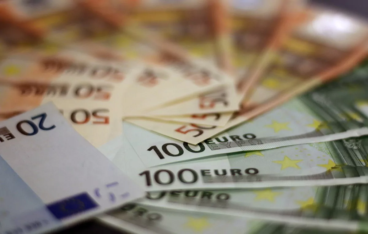 România poate pierde temporar 1,1 miliarde de euro din următoarea tranșă de fonduri europene PNRR. Care sunt motivele