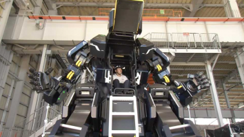 Un start-up din Japonia aduce SF-ul la realitate pentru fanii Transformers. Cum arată robotul gigant pe care-l poți pilota cu ajutorul unei tablete