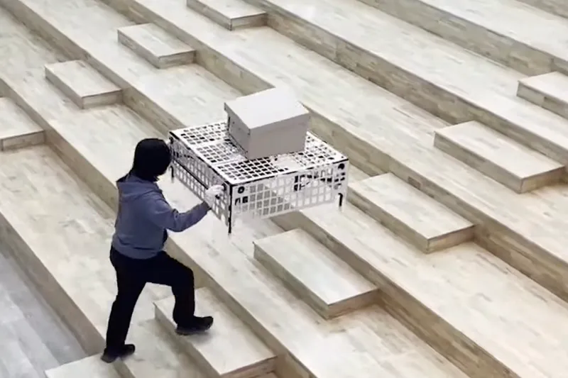 A fost inventat primul coș de cumpărături zburător. Drona este gata să preia produsele dorite în momentul în care le-ai ales de pe raft