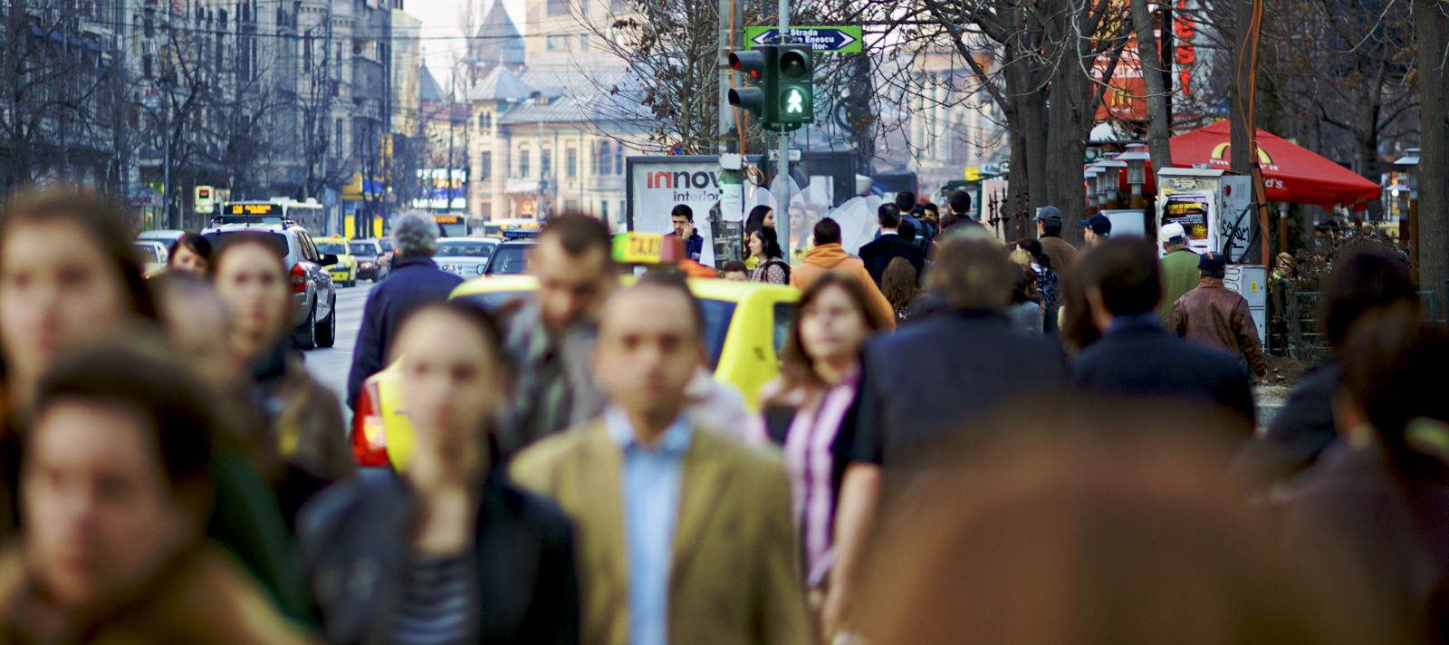 Românii sunt printre cei mai fericiți europeni, arată un sondaj Eurostat. Pe ce loc se află România în topul celor mai fericite țări