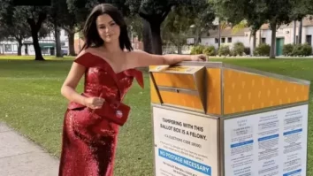 Selena Gomez a votat în rochie de seară, înainte de premiera filmului „Wizards Beyond Waverly Place”