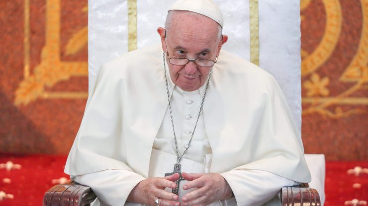 Catolicii pro-avort protestează la Vatican. O pătură cu 180 de mărturii ale femeilor catolice a fost expusă în fața Sfântului Scaun